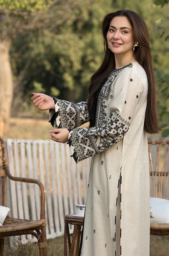 QALAMQAR Luxury Embroidered Dhanak Unstitched 3-Piece